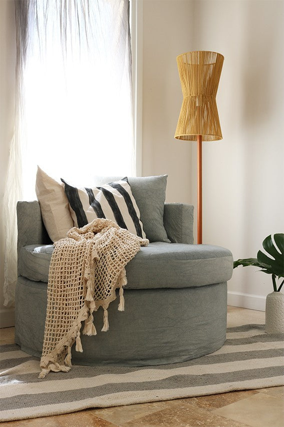 SOFA CIRCULAR TAPIZADO EN LIENZO CON FUNDA TUSSOR NATURAL