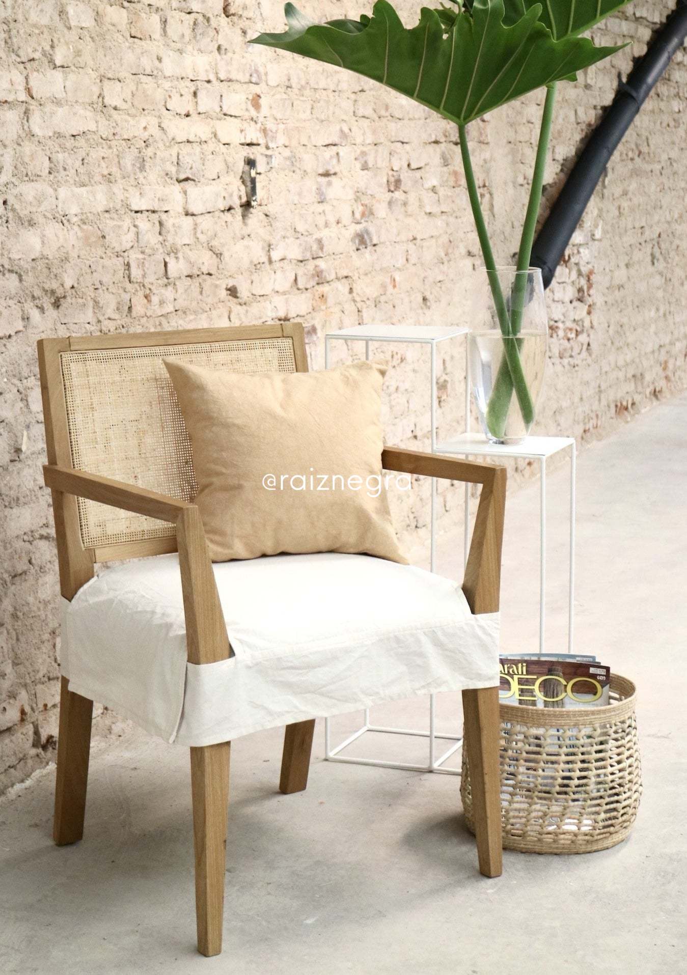 STOCK - Silla Bruselas con apoyabrazos gris claro