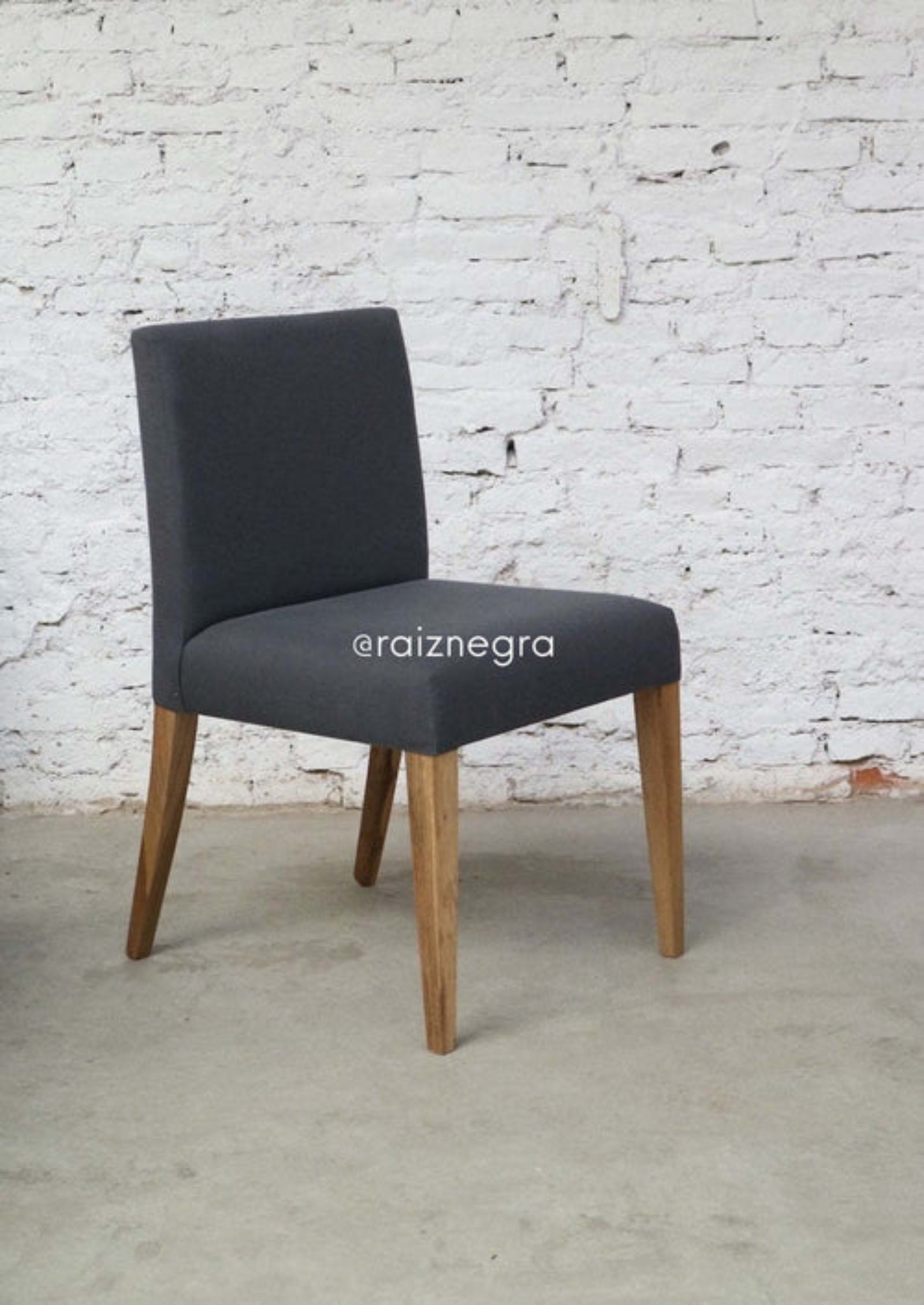 STOCK - Silla New Classic Petiribi Gris Oscuro