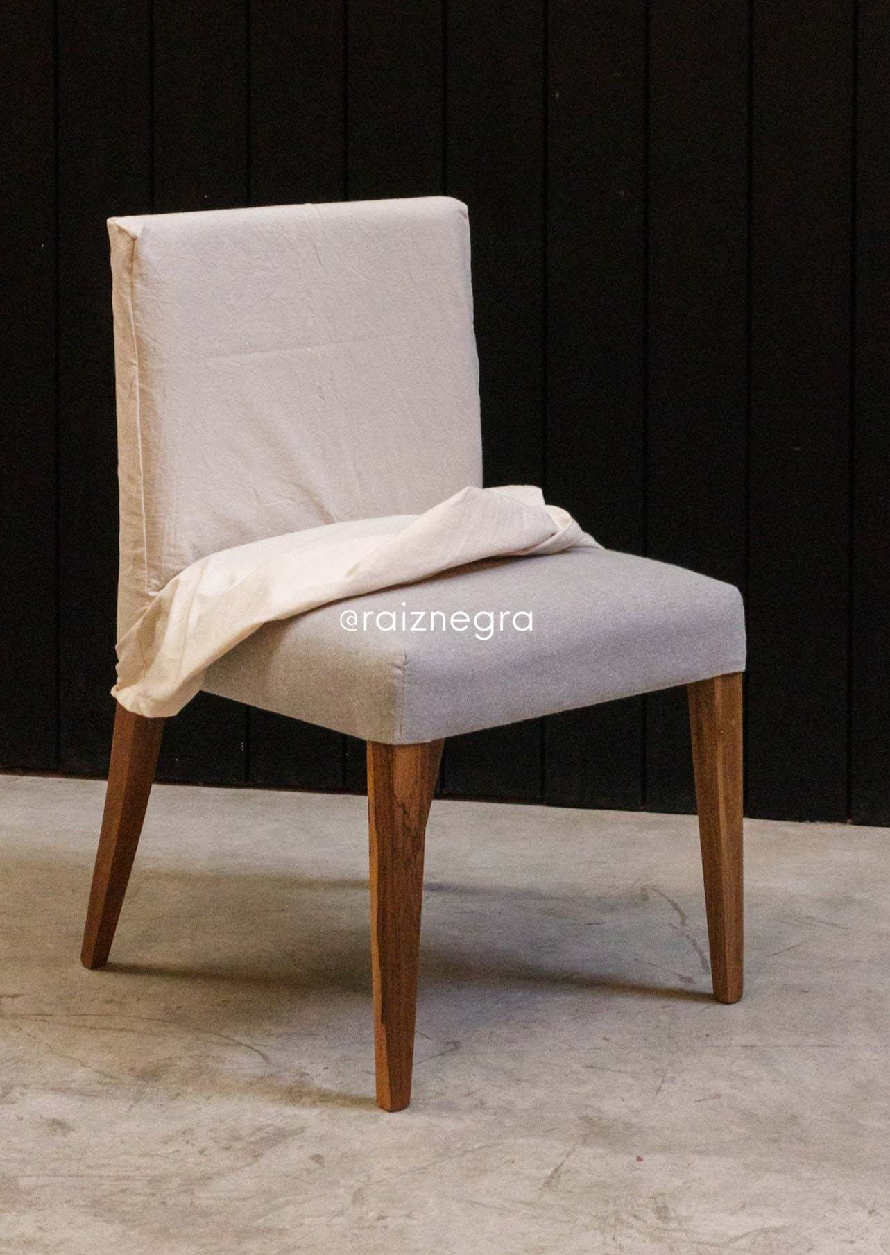 Silla New Classic Petiribi con funda