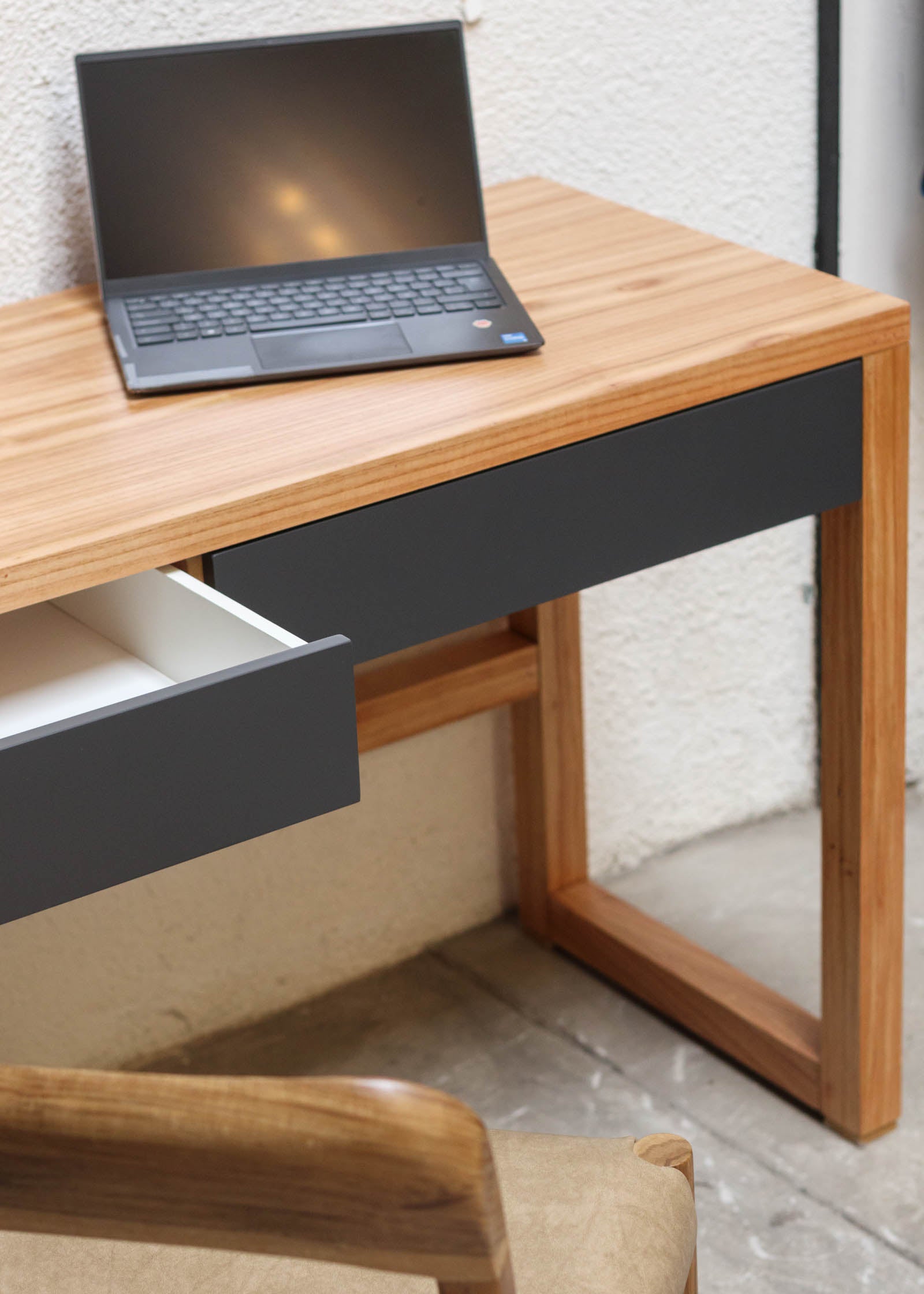 Escritorio Oslo Poliuretano Color Humo