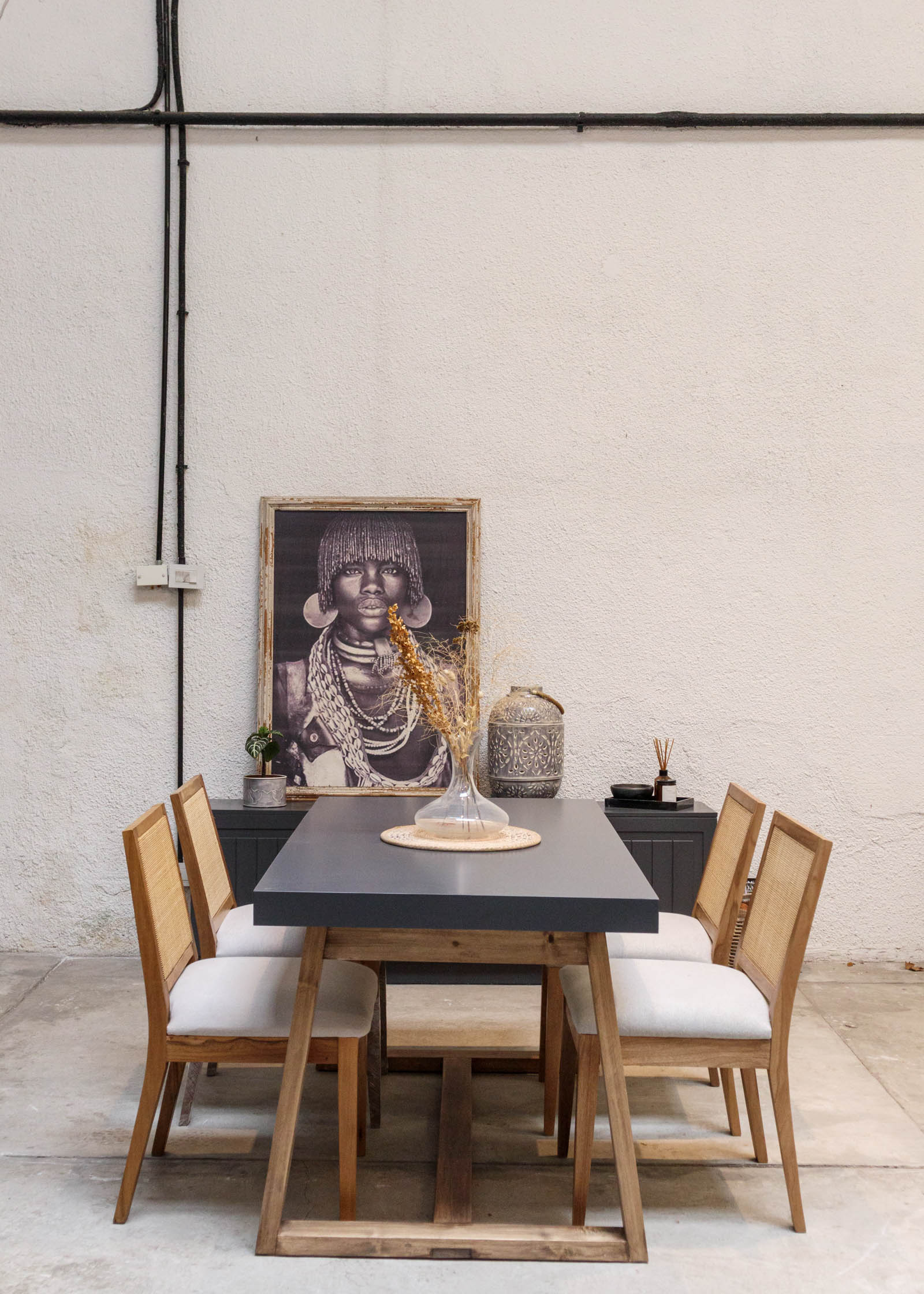 Mesa Portland base Petiribi - Tapa con terminación Poliuretano