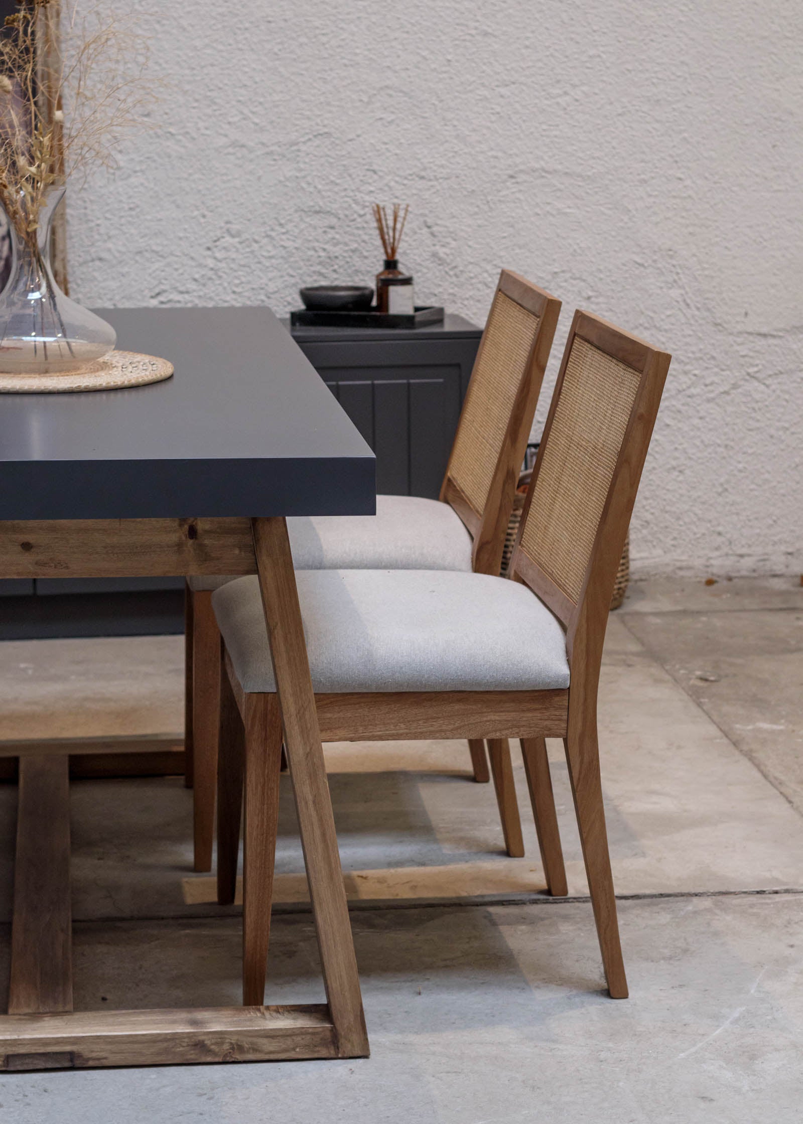 Mesa Portland base Petiribi - Tapa con terminación Poliuretano