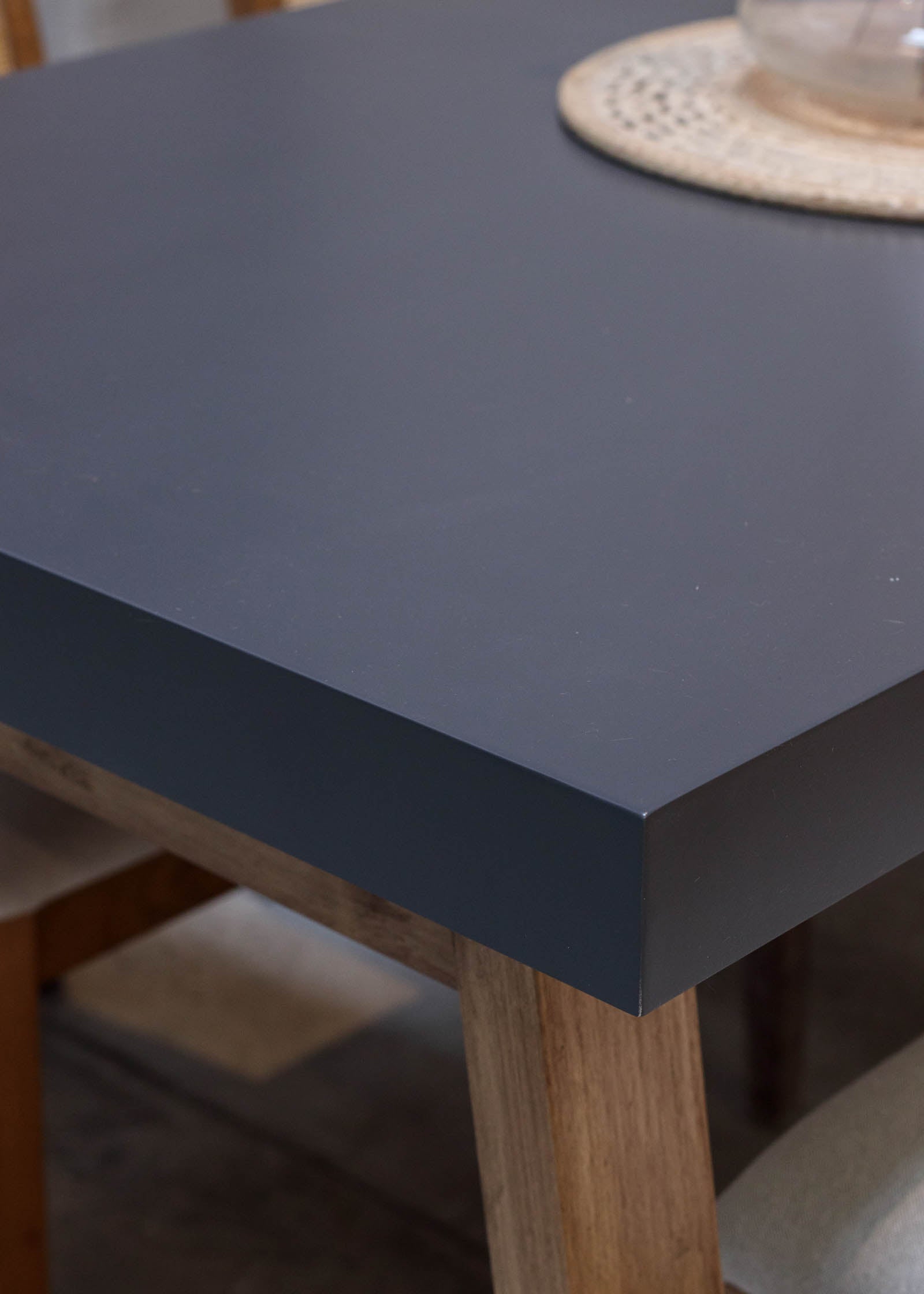 Mesa Portland base Petiribi - Tapa con terminación Poliuretano