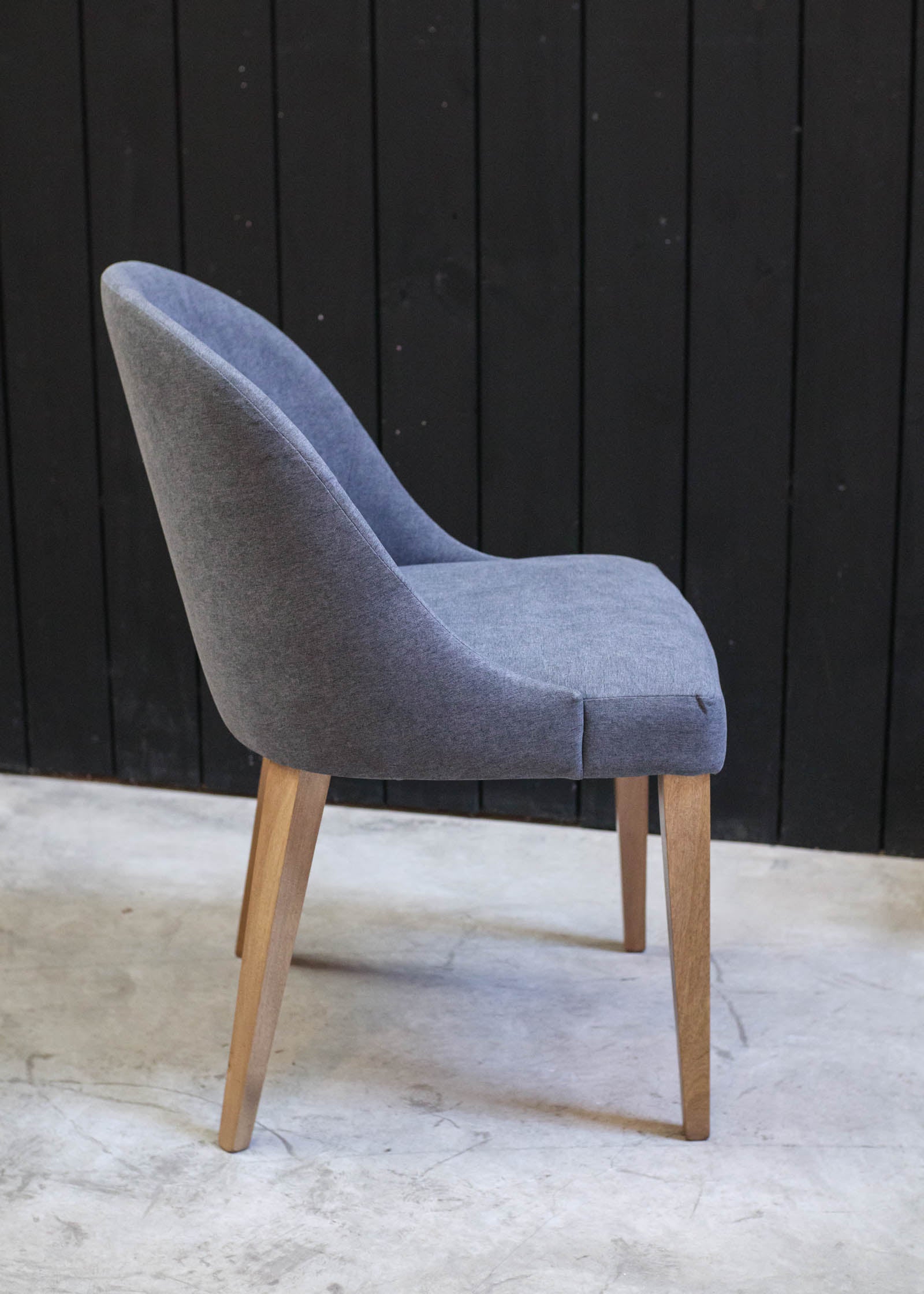 SILLA PRAGA / BASE GUATAMBU