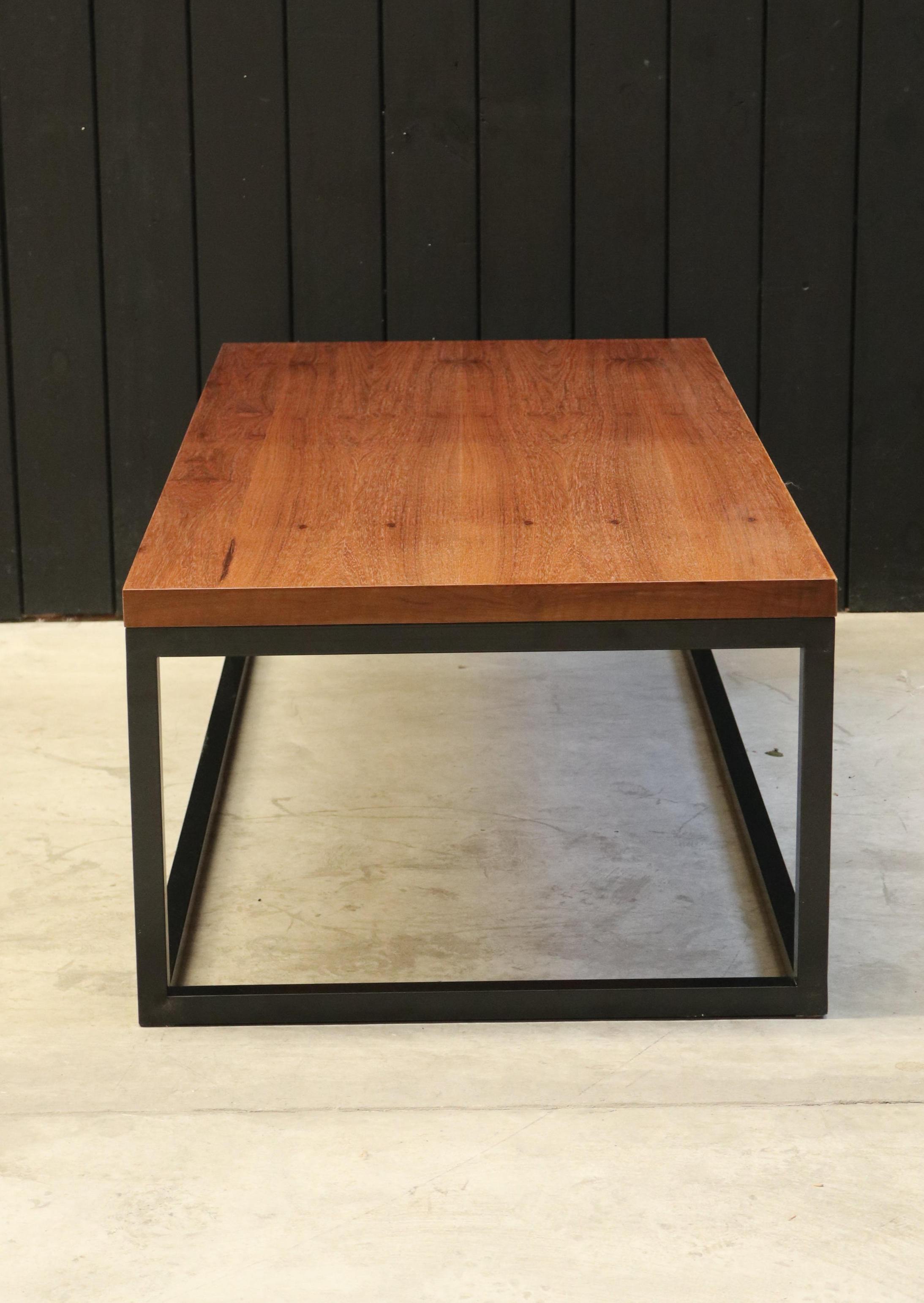 MESA RATONA MANHATTTAN - PETIRIBI