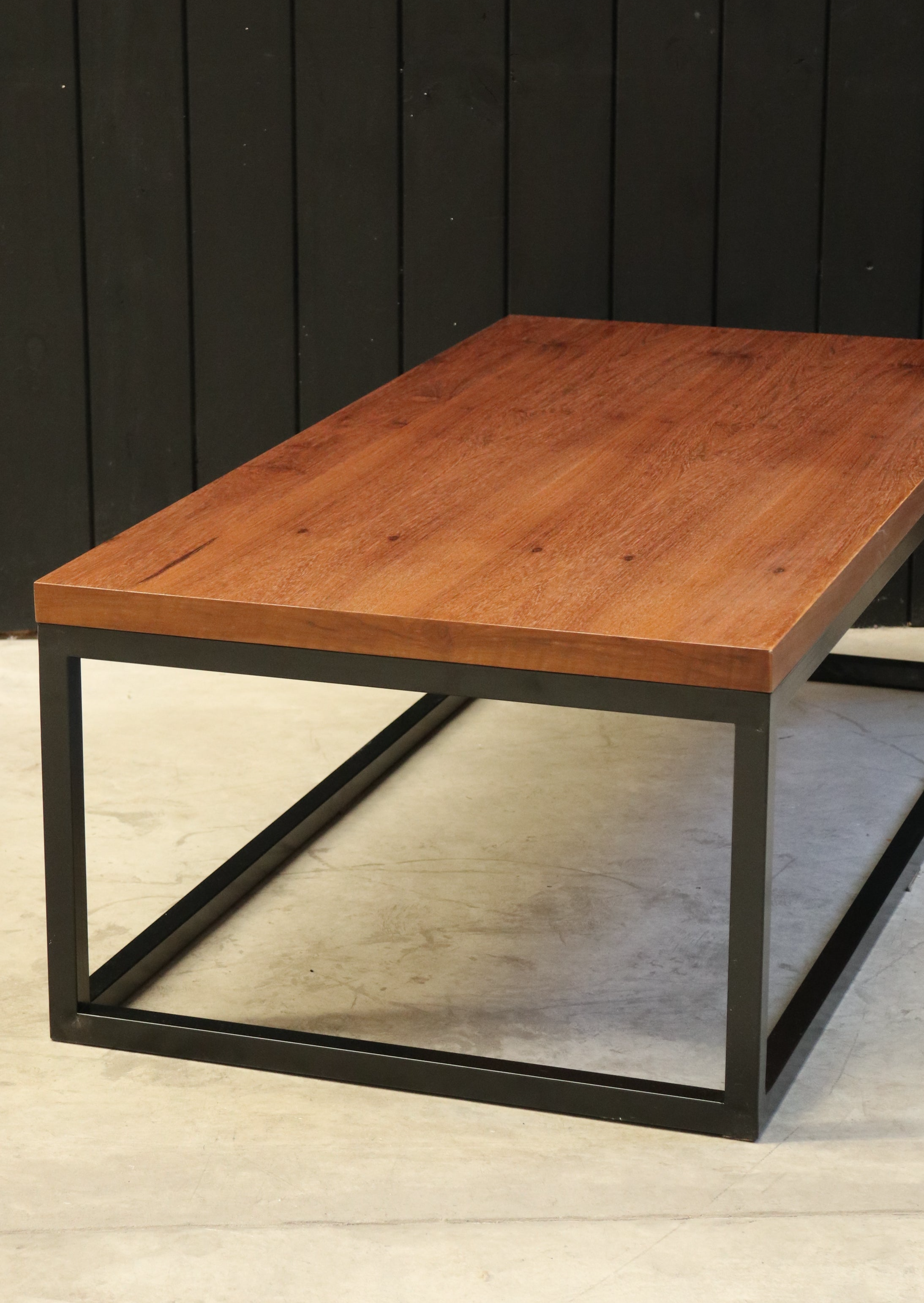 MESA RATONA MANHATTTAN - PETIRIBI