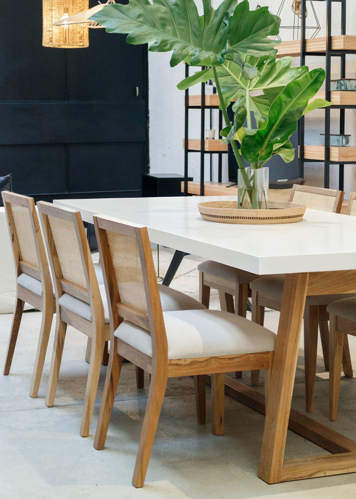 Mesa Portland base Petiribi - Tapa con terminación Poliuretano